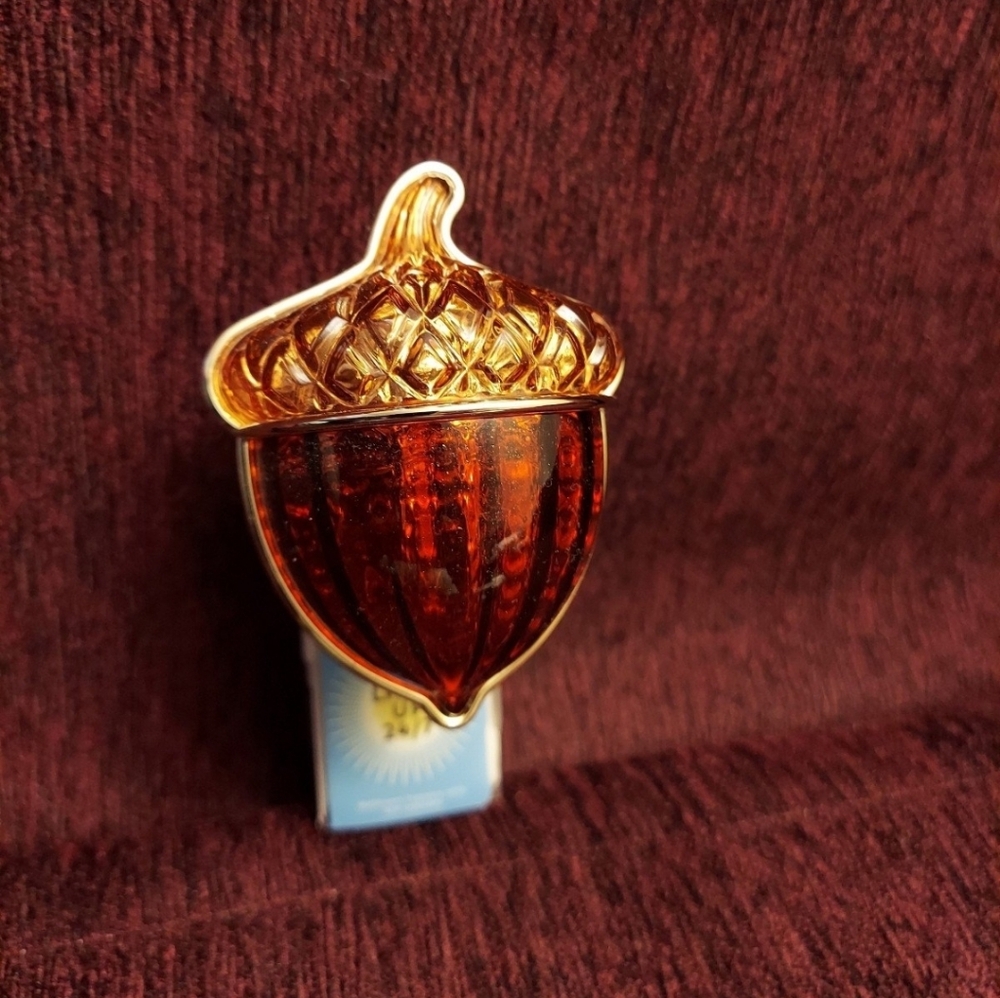 ACORN walflower plug by bath and body works